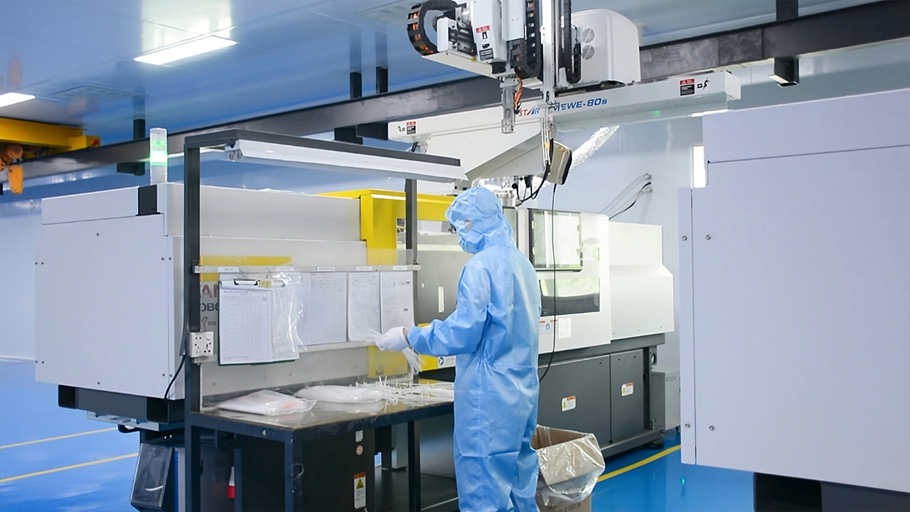 medical injection molding in dust free clean room 