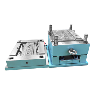 1*6 Cavity Mold PA Material Large Sprue Submarine Gate 2344 HRC48-52 Mold Steel Core And Cavity Polishing Through Screw Mould